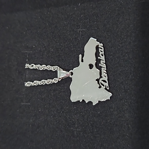 NWOT Dominican Heart Necklace - Picture 2 of 3